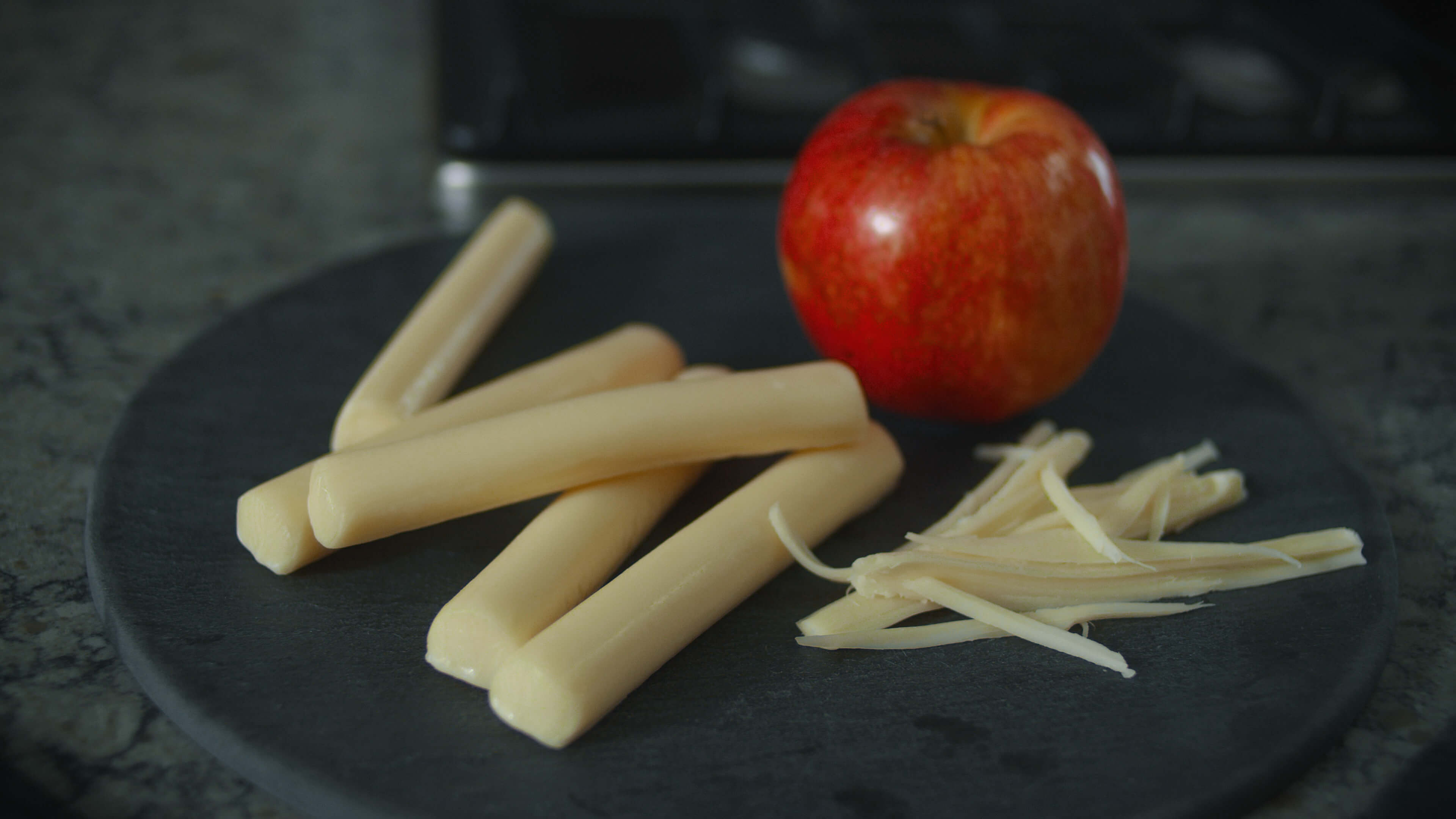72920MozzarastringCheese.jpg.