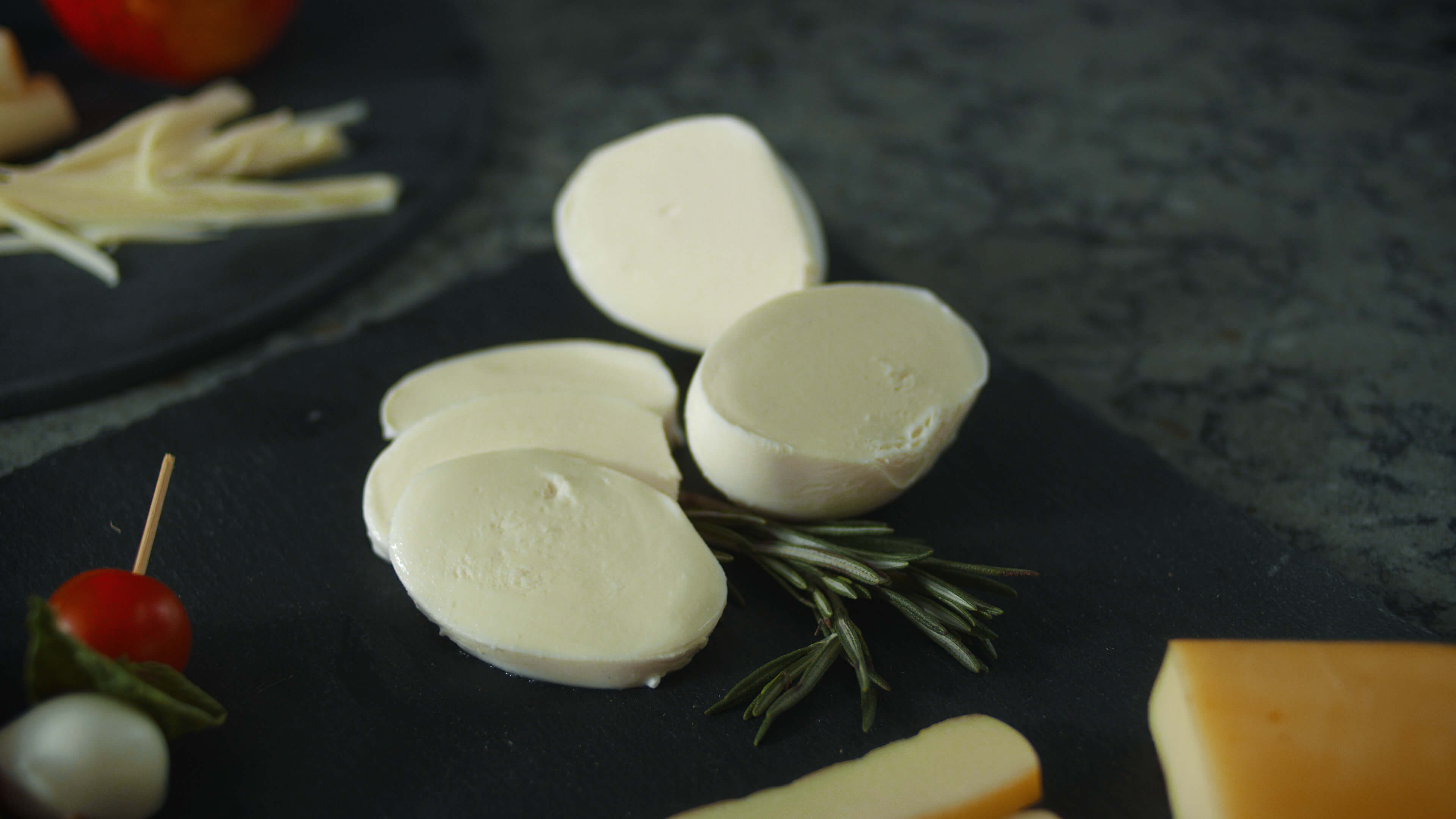 72920mozzarellaslices.jpg.